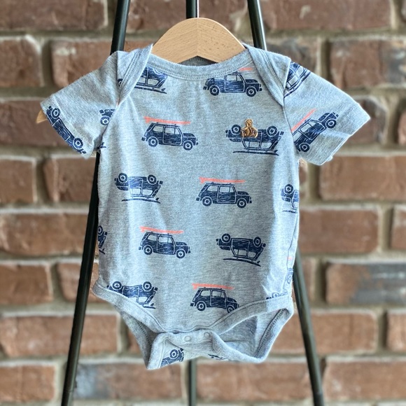 0-3M Gap Bodysuit - Grey with Cars - Picture 1 of 3